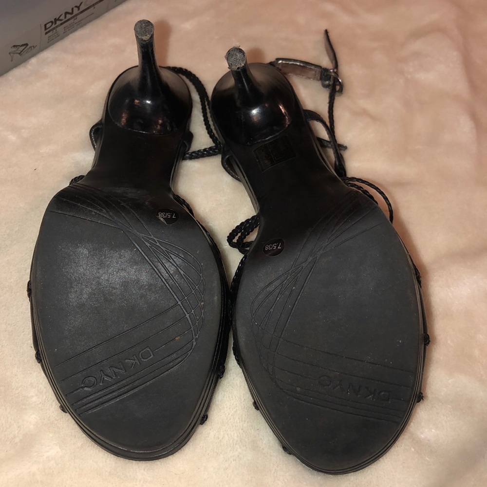 DKNY BLACK HEELS - Picture 5 of 8